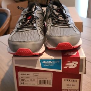 New Balance Mens running shoes 10.5 EEEE